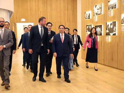  Thủ tướng tìm hiểu mô hình hợp tác công tư về văn hóa của Estonia