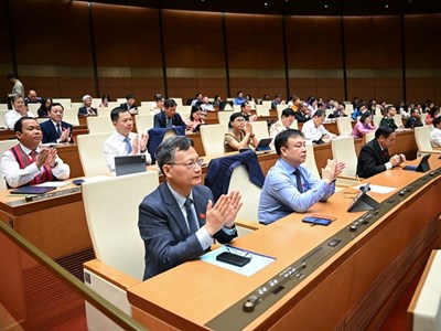 Quốc hội thông qua Luật Đường sắt (sửa đổi)