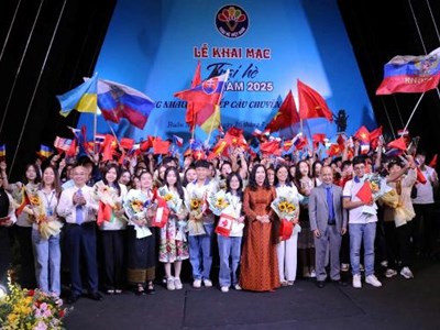 Tuổi trẻ kiều bào “Cùng nhau viết tiếp câu chuyện hòa bình”