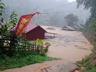 Mưa lũ làm 11 người chết, mất tích, Thủ tướng yêu cầu khẩn trương khắc phục