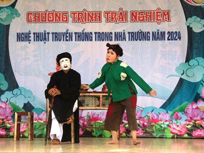 Bộ Chính trị yêu cầu phát triển giáo dục trên nền tảng văn hoá, giá trị truyền thống dân tộc