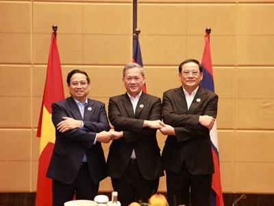 Thủ tướng Phạm Minh Chính làm việc với Thủ tướng Campuchia và Thủ tướng Lào