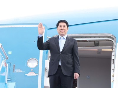 Chủ tịch nước Lương Cường lên đường dự Tuần lễ cấp cao APEC 2025