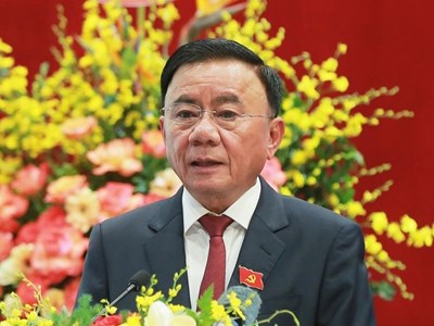 Bộ Chính trị ban hành quyết định mới về đột phá trong tuyển dụng và đãi ngộ cán bộ