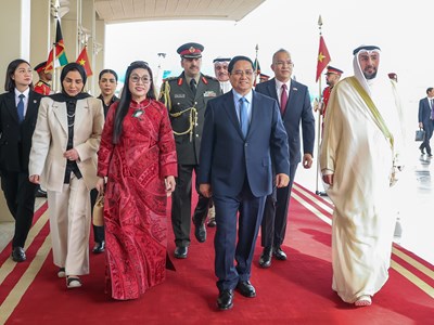  Thủ tướng Phạm Minh Chính và phu nhân bắt đầu chuyến thăm chính thức Kuwait