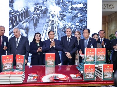 Thủ tướng dự lễ ra mắt cuốn sách 'Điện Biên Phủ' của Đại tướng Võ Nguyên Giáp bằng tiếng Arab