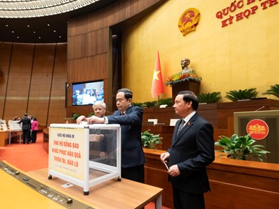 Ủy ban Thường vụ Quốc hội tổ chức quyên góp ủng hộ đồng bào khắc phục hậu quả thiên tai, mưa lũ