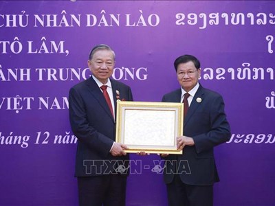 Tổng Bí thư Tô Lâm nhận Huân chương Vàng Quốc gia của Nhà nước Lào