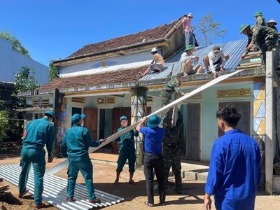 Trước 31.1.2026 phải xây xong nhà bị đổ, sập, nước cuốn trôi