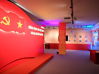 Triển lãm “Đảng Cộng sản Việt Nam - Từ Đại hội đến Đại hội”