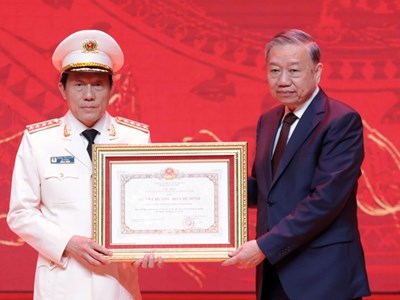 Tổng Bí thư Tô Lâm trao Huân chương Hồ Chí Minh tặng lực lượng Tình báo CAND