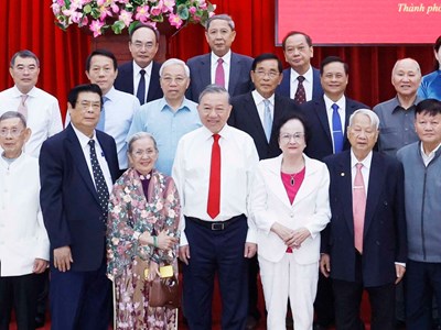  Tổng Bí thư Tô Lâm gặp mặt các đồng chí nguyên Ủy viên Trung ương Đảng khu vực phía Nam