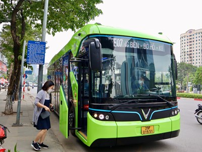 Thủ tướng yêu cầu tăng cường thực hiện tiết kiệm năng lượng, chuyển dịch năng lượng và phát triển giao thông điện