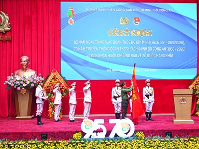Đoàn Thanh niên Cộng sản Hồ Chí Minh Bộ Công an đón nhận Huân chương Bảo vệ Tổ quốc hạng Nhất