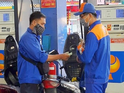  Chính phủ quyết định chi tạm ứng 8.000 tỉ đồng từ nguồn ngân sách cho Quỹ bình ổn giá xăng dầu