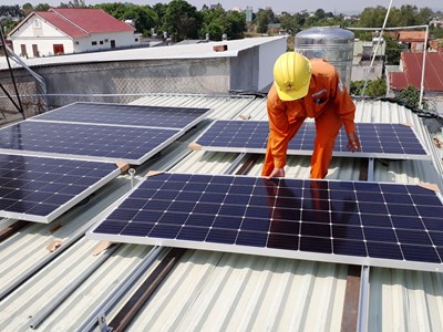 Phấn đấu 10% cơ quan công sở, 10% hộ gia đình trên cả nước lắp đặt, sử dụng điện mặt trời mái nhà