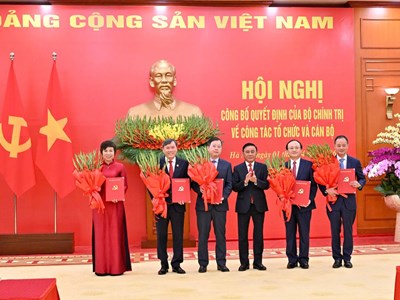 Công bố Quyết định của Bộ Chính trị về công tác tổ chức và cán bộ đối với 5 cơ quan