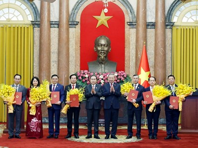 Tổng Bí thư, Chủ tịch nước Tô Lâm trao quyết định bổ nhiệm các thành viên Chính phủ nhiệm kỳ 2026-2031