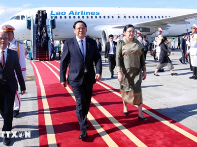 Thủ tướng Lào đến Hà Nội, bắt đầu thăm chính thức Việt Nam và dự AFF 2026