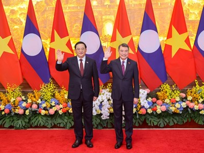 Thủ tướng Lê Minh Hưng chủ trì lễ đón chính thức Thủ tướng CHDCND Lào