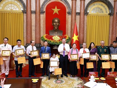 Tổng Bí thư, Chủ tịch nước Tô Lâm: Nuôi dưỡng việc tốt, lan tỏa sự tử tế, xây dựng niềm tin