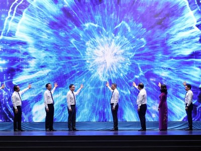 Thủ tướng phát động Phong trào thi đua quyết tâm thực hiện thắng lợi mục tiêu tăng trưởng bền vững '2 con số'