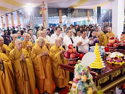 Trang nghiêm Lễ tưởng niệm, kỳ siêu liệt sĩ và đồng bào yêu nước đã hy sinh tại Công viên Lê Thị Riêng