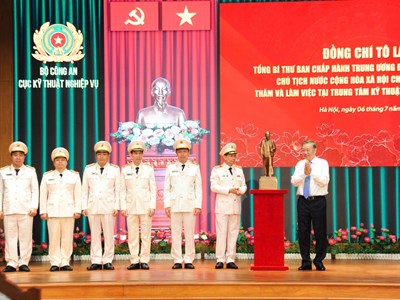 Tổng Bí thư, Chủ tịch nước Tô Lâm thăm và làm việc với Trung tâm Kỹ thuật nghiệp vụ Bộ Công an