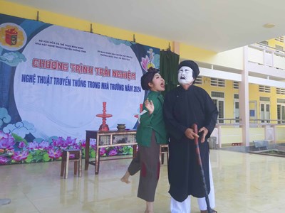 Gần 800 học sinh trải nghiệm nghệ thuật truyền thống