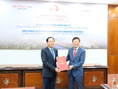 Bình Định trao giấy chứng nhận đầu tư dự án nhà máy cà phê của Singapore hơn 2.000 tỉ đồng