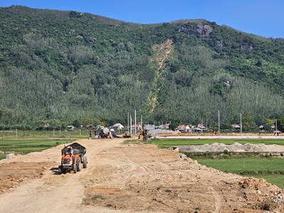 Bao giờ người dân vùng sạt lở núi Cấm đến khu tái định cư mới?