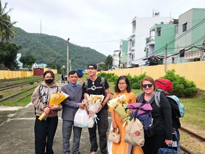 Bình Định đón những vị khách trên chuyến tàu hỏa đầu tiên đến Ga Quy Nhơn năm 2025