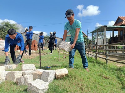 Thanh niên Bình Định chung sức xóa nhà tạm, nhà dột nát