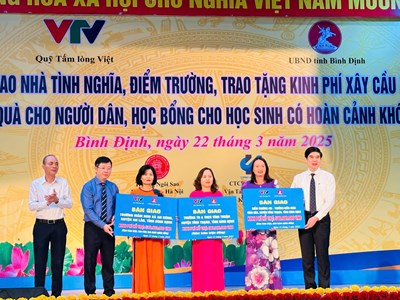 Quỹ tấm lòng Việt bàn giao nhà tình nghĩa, điểm trường tại Bình Định