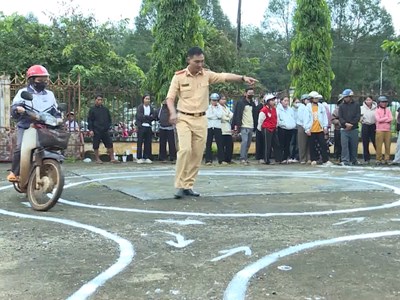 Đồng bào biên giới vùng Gia Lai được hỗ trợ, đào tạo miễn phí để lấy bằng lái xe A1