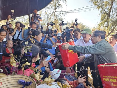 Thủ tướng Phạm Minh Chính kiểm tra công tác khắc phục hậu quả bão số 13 tại tỉnh Gia Lai
