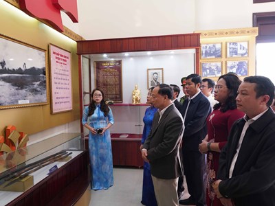 Gia Lai dâng hoa, dâng hương nhà lưu niệm các chi bộ đầu tiên trên địa bàn tỉnh