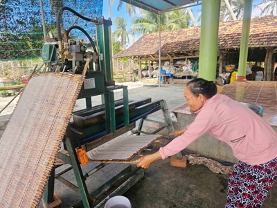 Giữ gìn hồn quê với nghề bún mì số 8