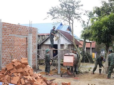 Gia Lai huy động lực lượng quân đội xóa nhà tạm, nhà dột nát cho gia đình hoạt động kháng chiến