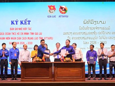 Thắt chặt tình đoàn kết thanh niên Việt Nam - Lào - Campuchia