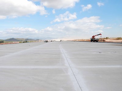 Đường cất hạ cánh số 2 sân bay Phù Cát trước ngày bay hiệu chuẩn