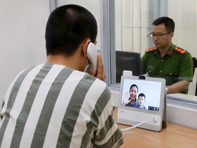 Từ ngày 1.7, phạm nhân được gọi video với người thân