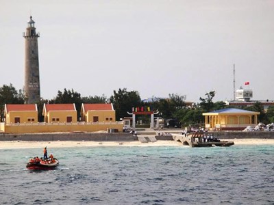 Những ánh đèn không ngủ giữa Trường Sa