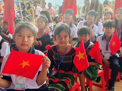 Hơn 830.000 học sinh Lâm Đồng hân hoan đón năm học mới