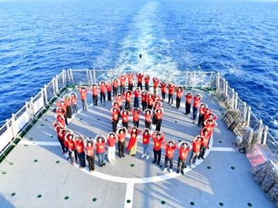 Hải trình đưa kiều bào ra thăm Trường Sa và Nhà giàn DK-I năm 2025