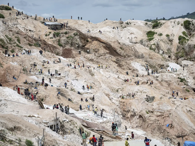 “Cơn khát công nghệ” đẩy CHDC Congo vào cuộc đua khai thác mỏ coltan