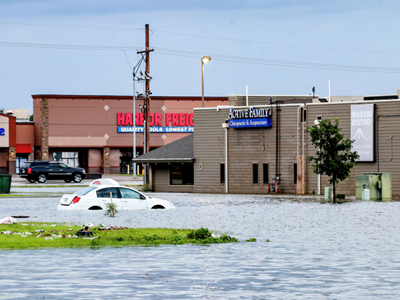 Mưa lớn bất thường ở Mỹ, gây ngập lụt diện rộng