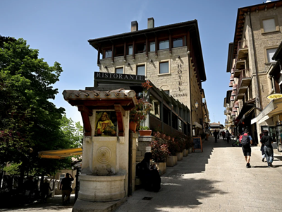 Quốc gia bí ẩn nhất ở châu Âu nằm trên đỉnh đồi