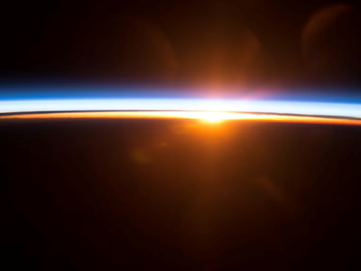 Trái Đất ngày càng xa Mặt Trời