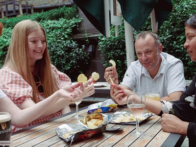 Khoai tây chiên giòn bất ngờ trở thành món ăn vặt khoái khẩu của người Anh